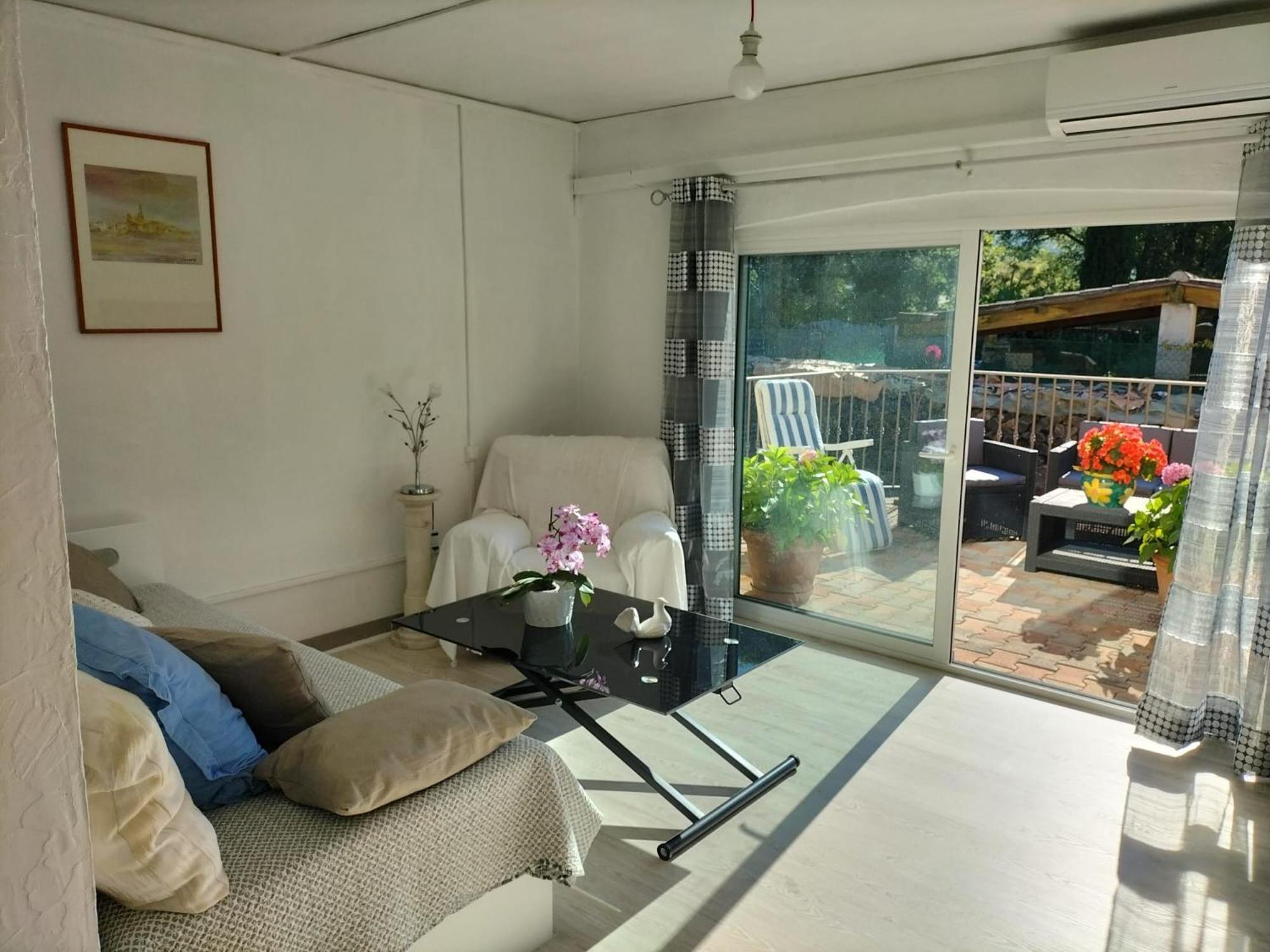 Apartment Au Calme Saint-Cezaire-sur-Siagne